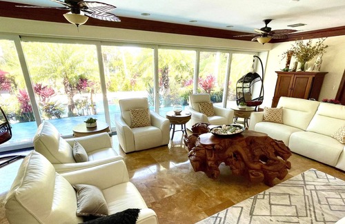 Kahului Villa | On the Beach! Luxury Private Villa 4bdrm, Pool, Maid service incl.