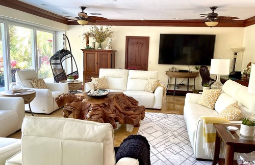 Kahului Villa | On the Beach! Luxury Private Villa 4bdrm, Pool, Maid service incl.