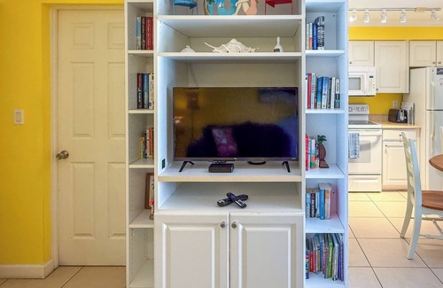 Whitney Beach Condo | On the Beach: Open Monday - Saturday, $200/nt!