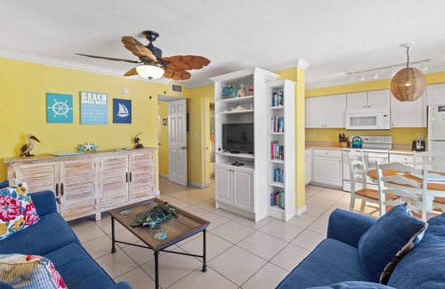 Whitney Beach Condo | On the Beach: Open Monday - Saturday, $200/nt!