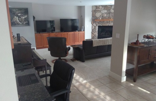 Lynden House | On the Lynden Airport, Open Floor Plan. Easy 1 mile walk to Downtown.