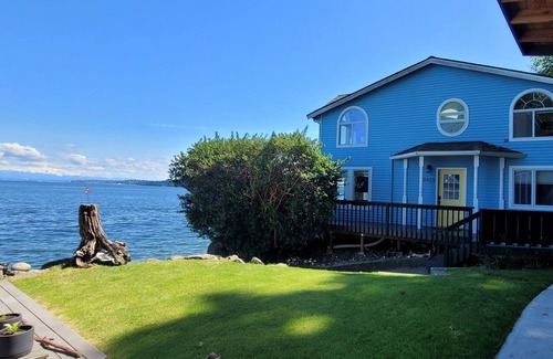 Gig Harbor House | On the ocean, BEACH FRONT, Private Oasis, 3 Bed 2 Bath + Office with HUGE Deck