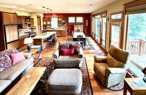 McCall House | On the Payette River - beauty, comfort, gourmet kitchen