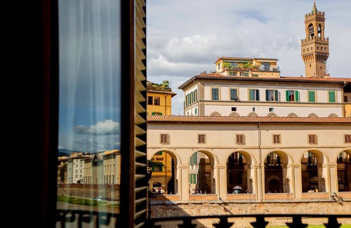 San Niccolo Apartment | ON THE PONTE VECCHIO SUITE