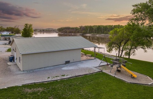 Burt County Apartment | On the River | 5 beds | Peaceful
