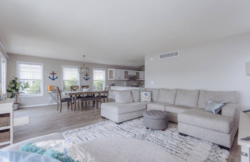 Saint Joseph House | On The River, Assn Pool & Hot Tub!