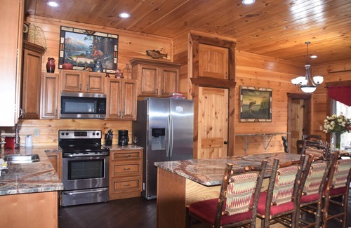 Sevierville Cabin | ✨On the River, Play in Tunnels or Relax in the Swim Spa✨