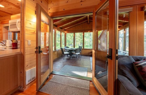 McKenzie Bridge Cabin | On the River! Wooded Bliss Riverfront Sanctuary on the Mckenzie River