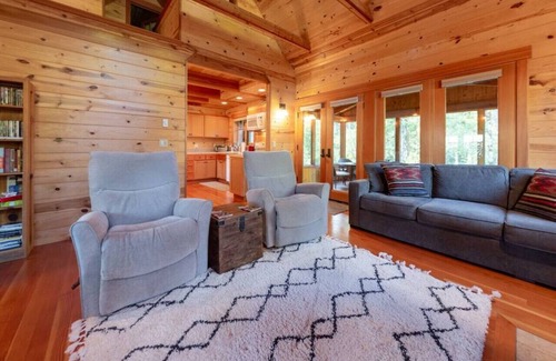 McKenzie Bridge Cabin | On the River! Wooded Bliss Riverfront Sanctuary on the Mckenzie River
