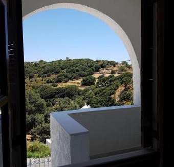 Aperathos Apartment | On the road house