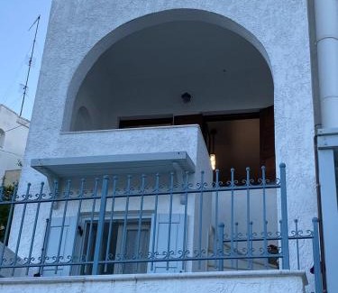 Aperathos Apartment | On the road house