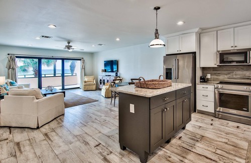 Holiday Isle Condo | ON THE SAND🏖Private beach, Renovated, Full-view balcony, not crowded, so ZEN!🏖