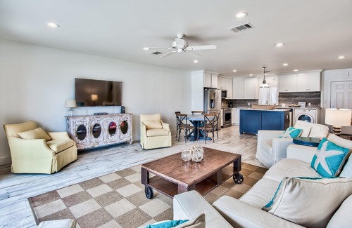 Holiday Isle Condo | ON THE SAND🏖Private beach, Renovated, Full-view balcony, not crowded, so ZEN!🏖
