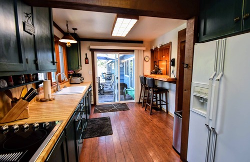 Glencoe Cabin | ON THE SHORES OF LAKEMONT PINES LAKE W/POOL TABLE, KAYAKS AND CANOE PET FRIENDLY