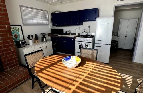 The Strand Apartment | On The Strand w/parking!