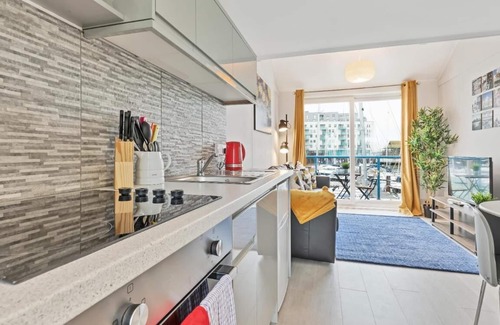 Seafront Apartment | On the Water A One-of-a-Kind Stay | Free Parking | By My Getaways