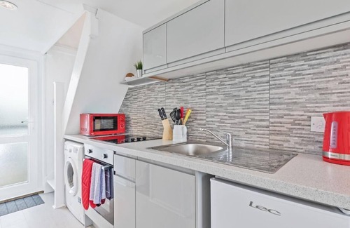 Seafront Apartment | On the Water A One-of-a-Kind Stay | Free Parking | By My Getaways