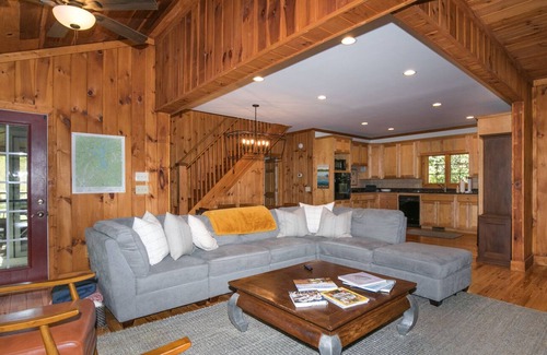 Clayton House | On the Water @ Lake Burton! Private Dock! Canoe/Kayak Incl! Walk/Paddle=>Marina!