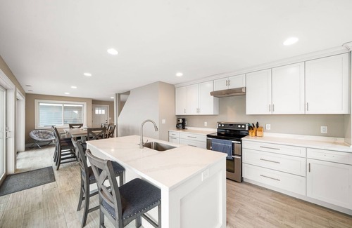 Goshen House | On the water with private beach, sunsets and sunrises