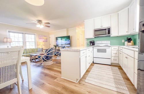 Crystal Coast House | On the water with kayaks and a launch, 5 mins from beach, Everything you need!