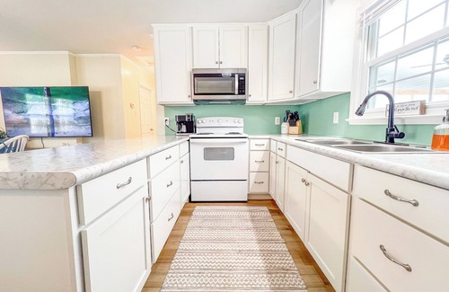 Crystal Coast House | On the water with kayaks and a launch, 5 mins from beach, Everything you need!