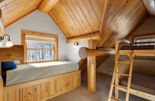 Pittsburg House | On trail Gorgeous Log Home