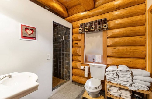 Pittsburg House | On trail Gorgeous Log Home