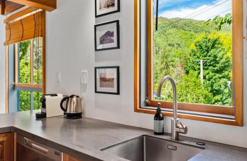 Arrowtown Ski Chalet | On Village Green