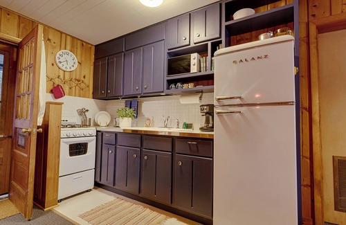 Presque Isle Cabin | On Water! Minutes from WinMan! Full Kitchenette!