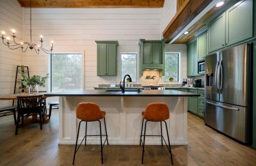 Broken Bow House | Once Upon a Pine - couples family secluded great location