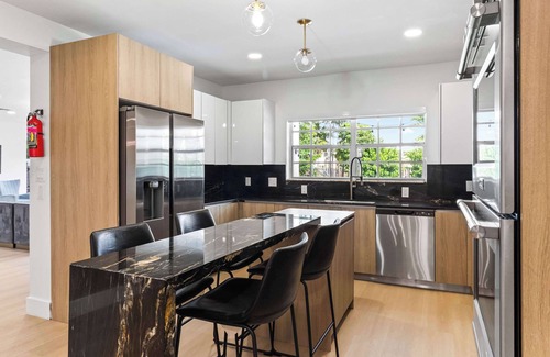 Fort Lauderdale House | One and Only Villa Monster Pickleball Jacuzzi Pool