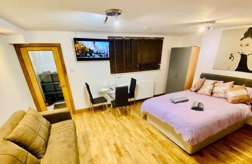 St. Pancras and Somers Town Apartment | One Bed Apartment in Camden London