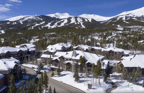 Four O'Clock Condo | One bed room condo in Grand Timber Lodge