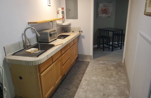 Coeur d'Alene House | One bed room -LOWER UNIT- Kitchenette