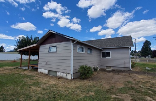 Coeur d'Alene House | One bed room -LOWER UNIT- Kitchenette