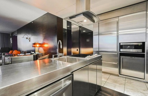 Las Vegas Apartment | One Bedroom | 1.5 Baths & Living Room | Jet Tub – Palms Place StripSuite