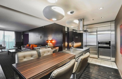 Las Vegas Apartment | One Bedroom | 1.5 Baths & Living Room | Jet Tub – Palms Place StripSuite