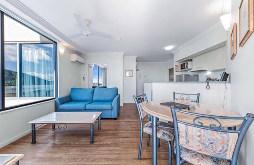 Airlie Beach Apartment | One bedroom apartment with oceanviews