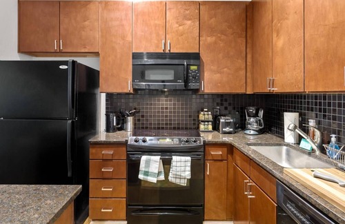 First Ward Apartment | One Bedroom Apartment -10 Min Walk to Epicentre Wifi