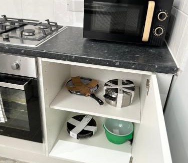 Pinkwell Apartment | One Bedroom Apartment Near Heathrow Airport & London
