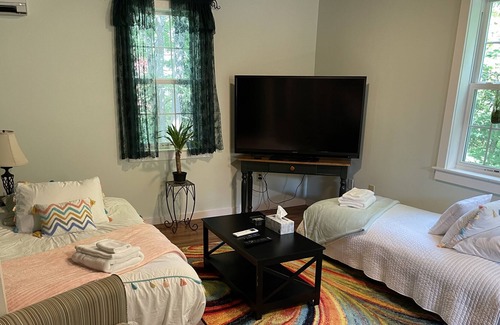 Bar Mills Apartment | One bedroom apartment sleeps up to 4