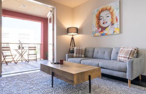 Los Angeles Apartment | One Bedroom Apartment With View