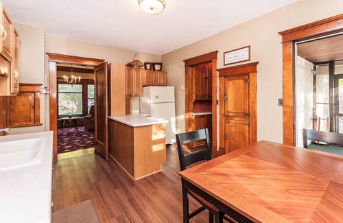 Kutzky Park Apartment | One bedroom apt, walk to Mayo and St,Mary's.
