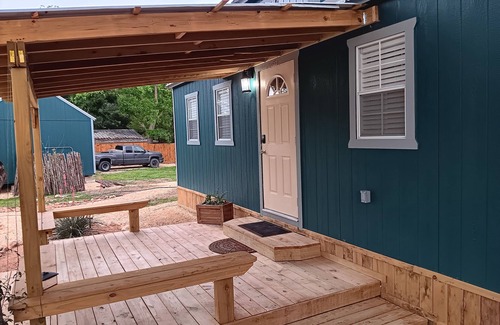 Leakey Cabin | One bedroom cabin minutes from the Frio River and Garner State Park!