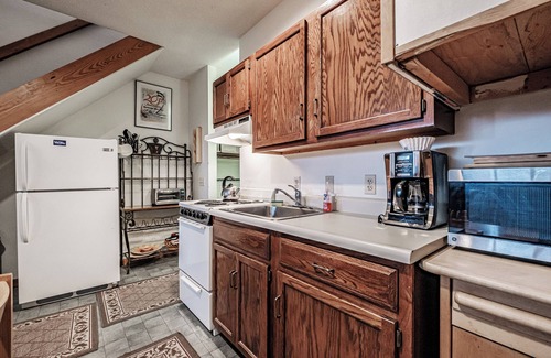 Sunday River Area Condo | One bedroom Cascades C-22 sleeps 6