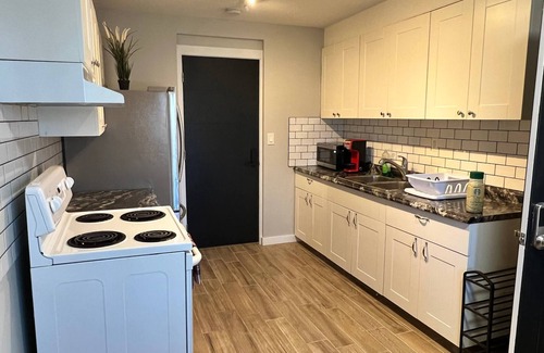 Southwest Edmonton Apartment | One Bedroom Condo Near Whyte Ave