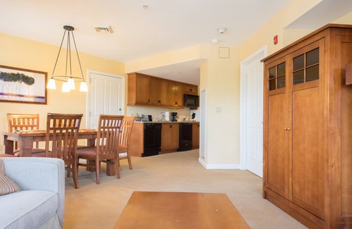 Vernon House | One bedroom Condo Suite at the Appalachian Resort