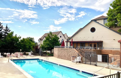 Englewood Condo | One bedroom Condo with Free Parking/Gym