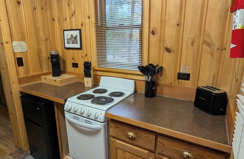 Mazama Cabin | One Bedroom Creekside Cabin
