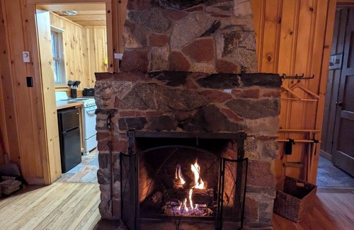 Mazama Cabin | One Bedroom Creekside Cabin